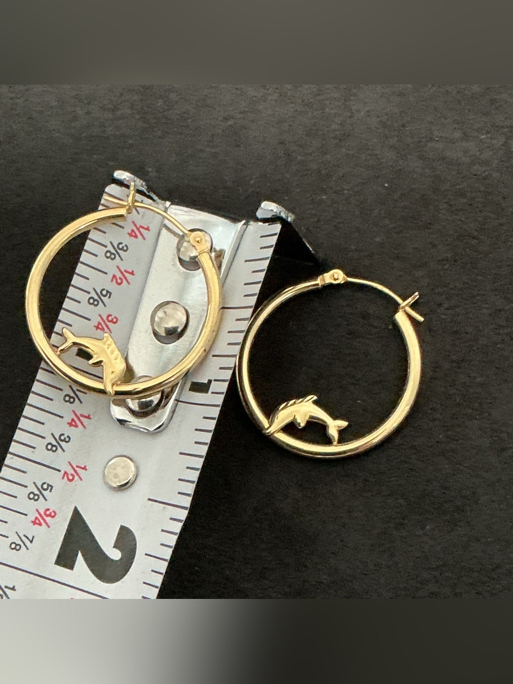 14K ORO Dolphin Hoop Earrings - Picture 8 of 9